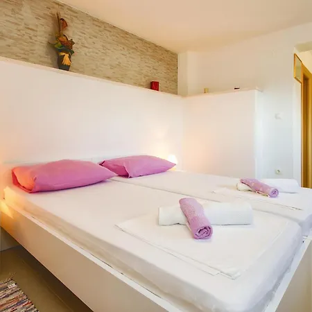 Apartament In Mali Rat